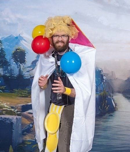 Best invoker Cosplay : r/DotA2