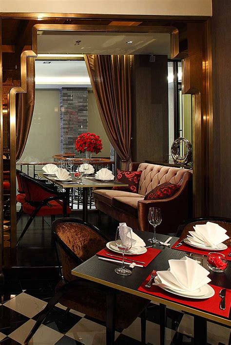 The elegant decor at Red Rose Restaurant evokes a 1920's-era jazz club ...