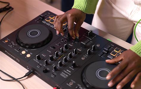 Pioneer DJ Introduces the DDJ-FLX4, a Beginner-Friendly DJ Controller