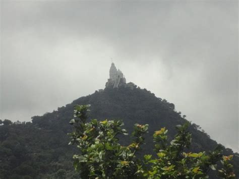 Parasnath Hill - the revered pilgrimage of Shikharji in Giridih ...