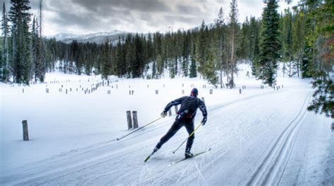 A Beginner's Guide To Skate Skiing | HuffPost Canada Life