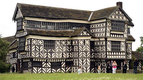 Tudor Architecture: History, Features, and Examples - Archute