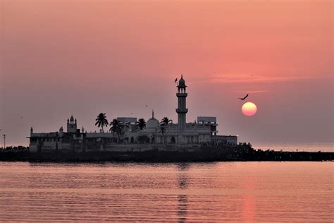 Haji Ali Dargah: Spiritual, Islamic abode in Mumbai | Daily Sabah