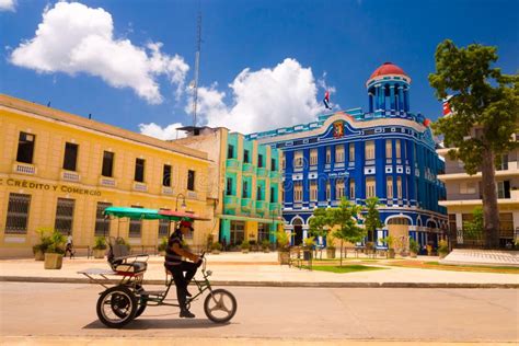 CAMAGUEY, CUBA - SEPTEMBER 4, 2015: Street View Of A Modified Bicycle ...