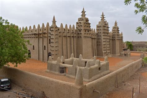 Living heritage and earth architecture of Djenné - Field Study of the World