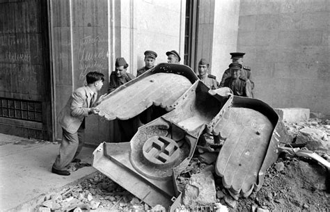 Adolf Hitler's Bunker and the Ruins of Berlin: Photos From 1945