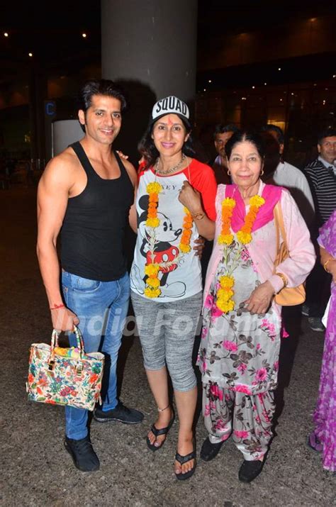 Karanvir Bohra with wife Teejay Sidhu snapped at the Airport! Media