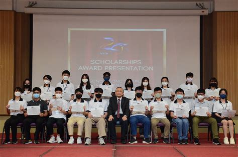 Prof Dato’ Ewe (front row, sixth from left) with the scholarship recipients