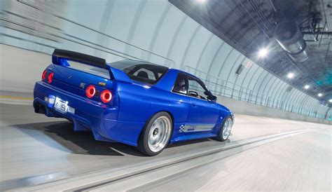 Personalizing Nissan's R32 Skyline GT-R With Custom 90s Flair