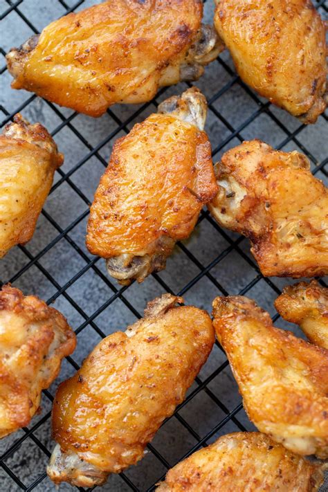 Easy Air Fryer Chicken Wings - Momsdish | Air fryer recipes healthy ...