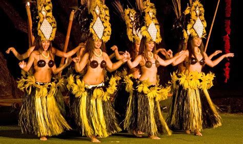 Old Lahaina Luau Maui Hawaii - YouTube