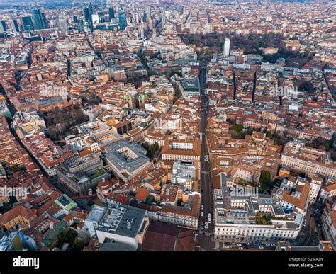 Aerial view of Piazza Duomo in front of the gothic cathedral in the ...