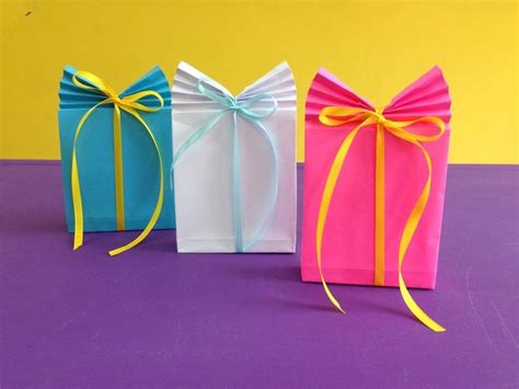 Simple origami paper bag | Paper crafts diy, Origami gift bag, Origami easy