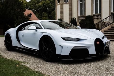 Driving the $4M 1,600 HP Bugatti Chiron Super Sport | Hypebeast