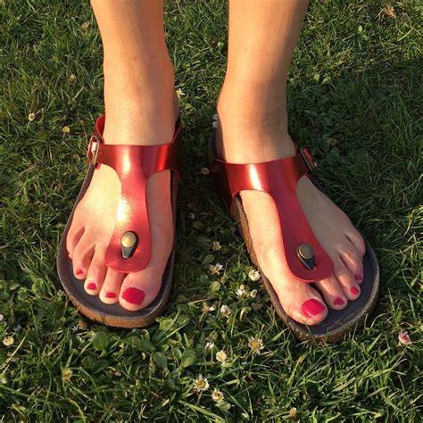 Toe Post Sandal Metallic Red - Sandals