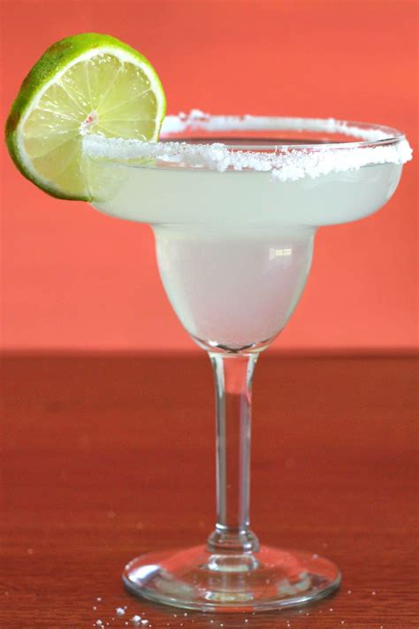 Margarita Recipe: the Classic Tequila Drink | Mix That Drink