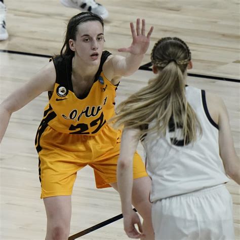 Paige Bueckers, No. 1 UConn Top Caitlin Clark, No. 5 Iowa to Reach ...