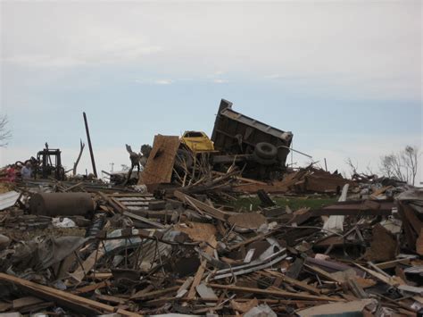 File:Parkersburg tornado damage.JPG - Wikipedia