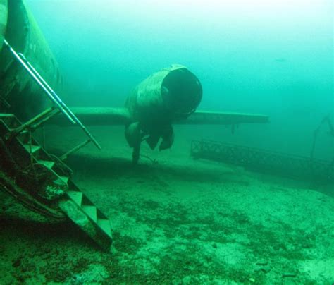 A Grumman Gufstream on the floor of Gilboa Quarry : submechanophobia