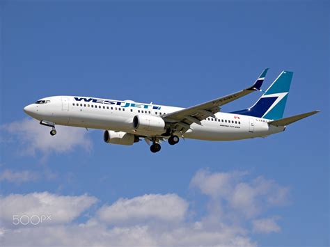 WestJet Boeing B-737-800 With Split Scimitar Winglets | Boeing ...