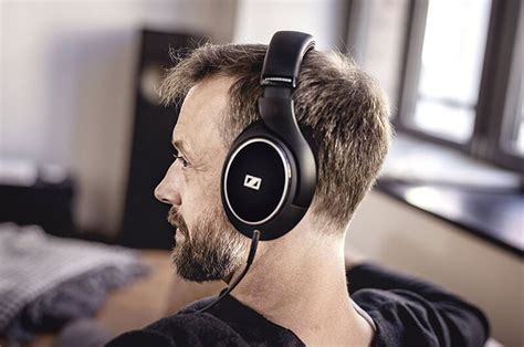 Top 15 Best Closed Back Headphones Under 200 - LessConf