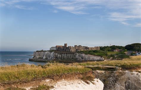 Kingsgate Castle, Kent | Kingsgate Castle built by Lord Holl… | Flickr