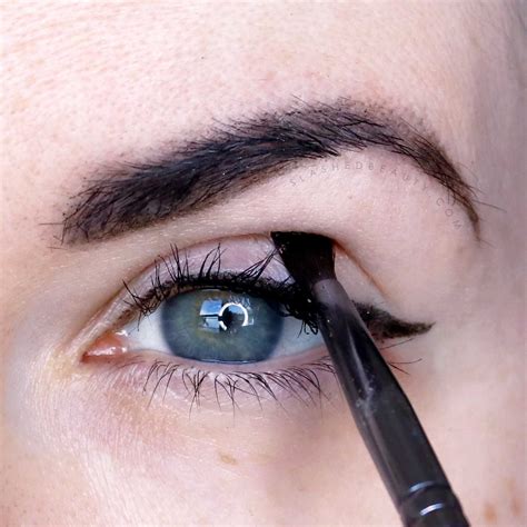 6 Eye Makeup Tips for Hooded Eyes | Slashed Beauty