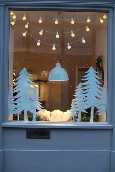 70 Awesome Christmas Window Décor Ideas - DigsDigs