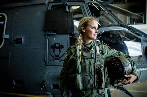 Dutch Airforce Female Helicopter Pilot (1250 x 833) | Military ...