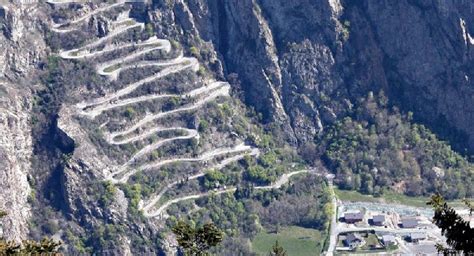 The 21 hairpins of Alpe d’Huez – Family Ski News