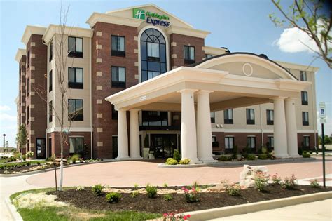 Holiday Inn Express & Suites Marion - Marion, IL - Business Page