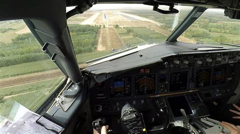 Boeing 737 cockpit view, visual approach HD wallpaper | Pxfuel