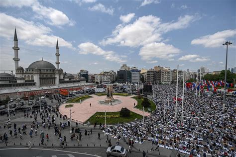 Taksim Square: Center of Unity