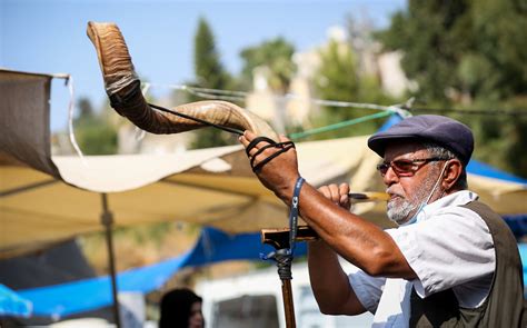 How to toot your horn: Israel's Health Ministry issues shofar-blowing ...