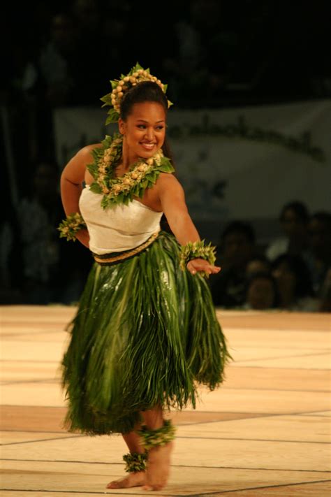 Arriba 71+ imagen hula dancer outfit - Abzlocal.mx