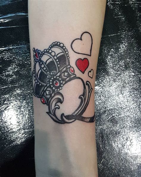 35 Adorable Queen Of Hearts Tattoo That Will Steal Your Heart