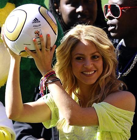 Shakira in South Africa .. Soccer World Cup ... 2010 *** | Shakira, Hot ...