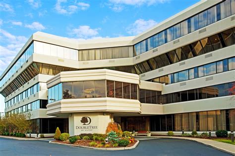 DoubleTree by Hilton Opens 127-Key Boston-Rockland Hotel - Commercial ...