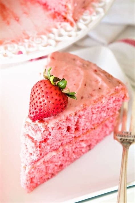 Easy Strawberry Cake - Julie's Eats & Treats