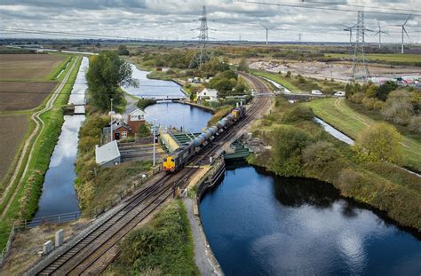 20302 and 20305 at Keadby Canal Crossing | 20s back on the R… | Flickr