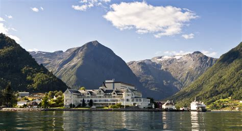 Kviknes Hotel in Balestrand - Historic Hotels in Norway