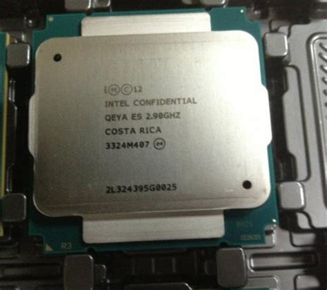 Intel Haswell-EP Xeon E5-2699 V3 mit 18 Kernen, 36 Threads und 45 MiB ...