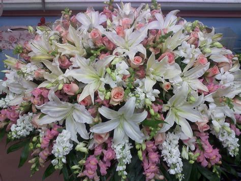 casket spray … | Funeral flower arrangements, Casket flowers, Funeral ...