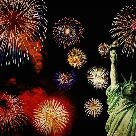 Fireworks by the Statue of Liberty 2 | Fireworks, Statue, Canvas prints