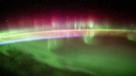 Watch auroras paint the sky above Earth in stunning astronaut photos ...