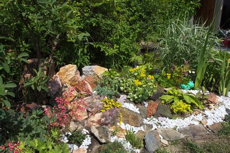 Rockery Garden Design: How To Make a Rockery | Gardening Know How