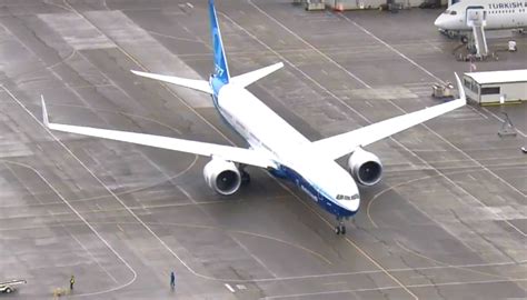 Boeing 777X Makes its First Flight