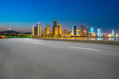 Premium Photo | The skyline of the urban skyline of qingdao expressway