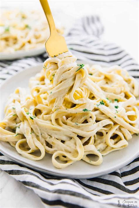 Vegan Garlic Alfredo Pasta - Jessica in the Kitchen