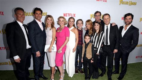 Photos: Stars are everywhere you look at 'Fuller House' premiere